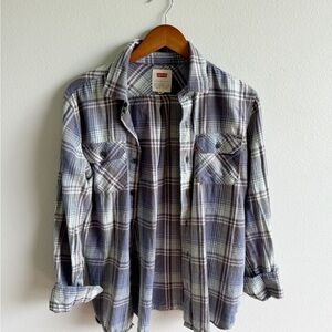 Levi’s flannel size small
